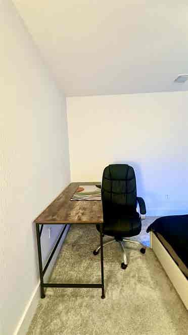 Furnished private room available!