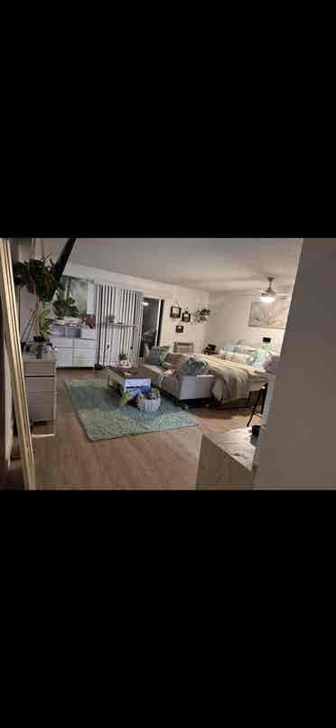 Spacious stdio a block from the bay