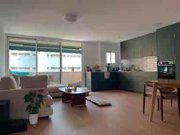 Sunny flat close to city center