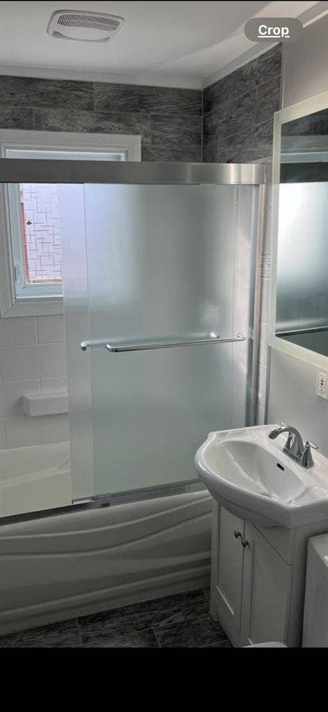 Room for rent in upper duplex