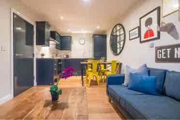 1 Room in a spacious 2 bedroom flat