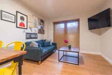 1 Room in a spacious 2 bedroom flat