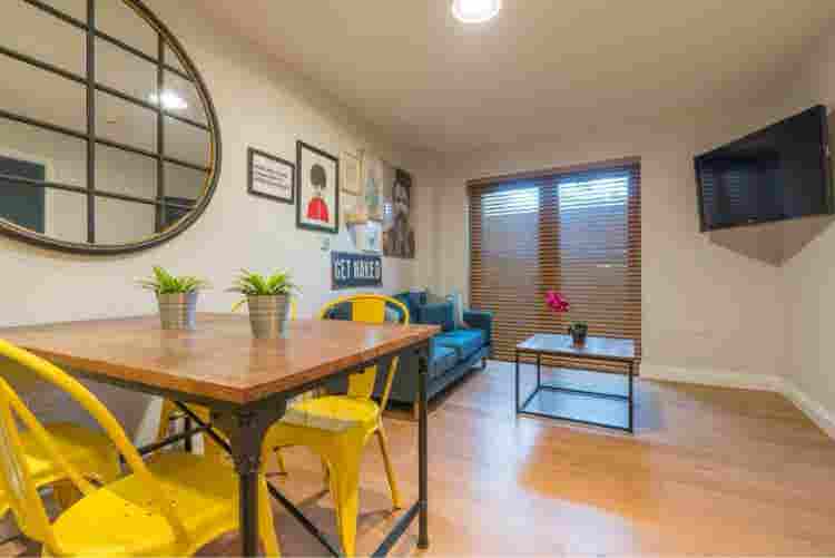 1 Room in a spacious 2 bedroom flat