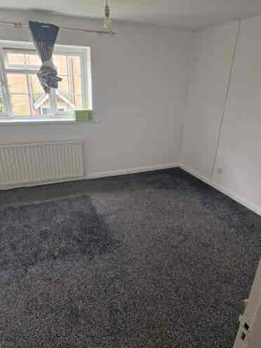 5 rooms to rent in Woking