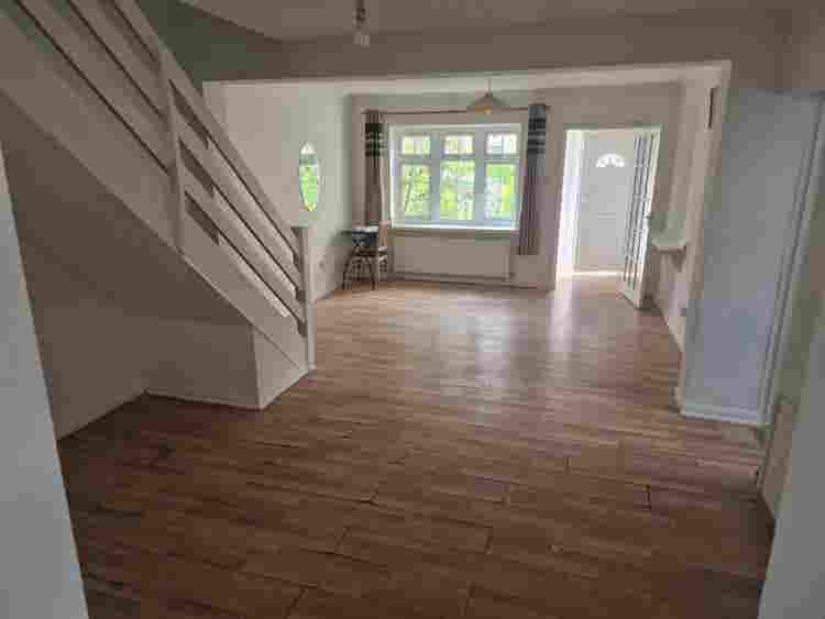 5 rooms to rent in Woking
