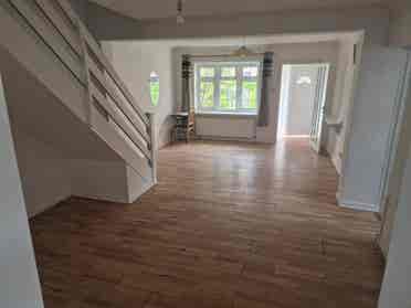 5 rooms to rent in Woking