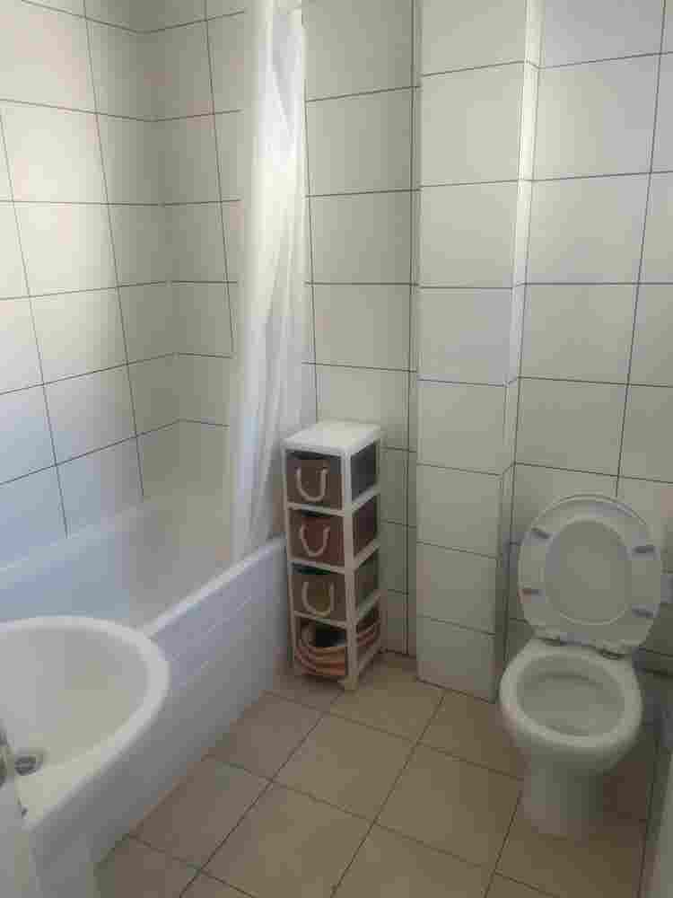 5 rooms to rent in Woking