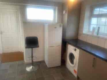 5 rooms to rent in Woking