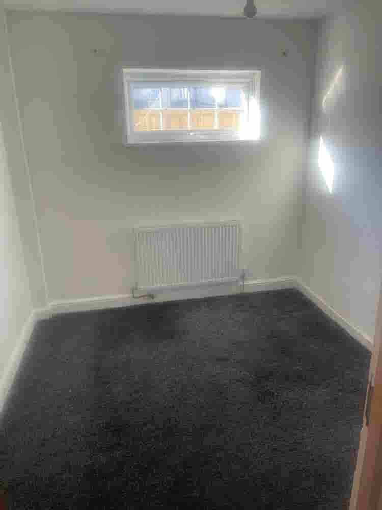5 rooms to rent in Woking
