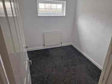 5 rooms to rent in Woking