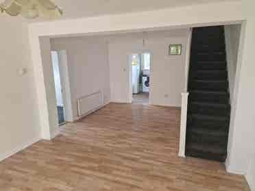 5 rooms to rent in Woking