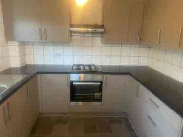 5 rooms to rent in Woking