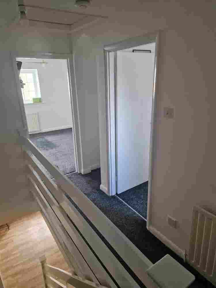 5 rooms to rent in Woking