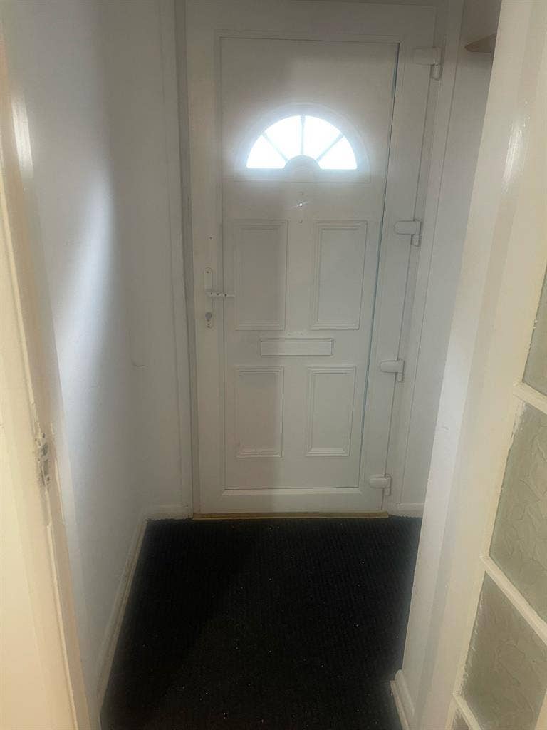 5 rooms to rent in Woking