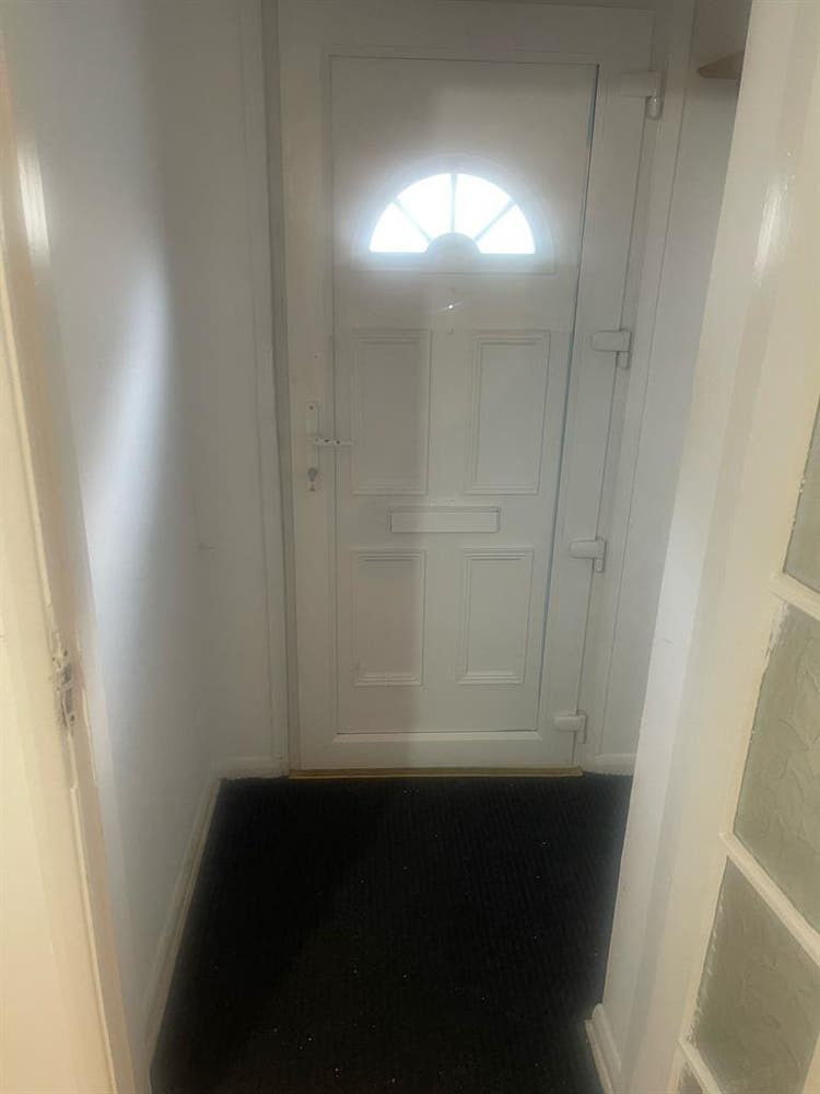 5 rooms to rent in Woking