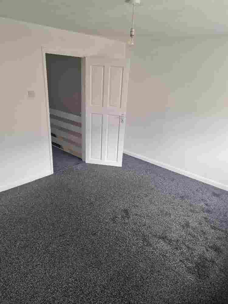 5 rooms to rent in Woking
