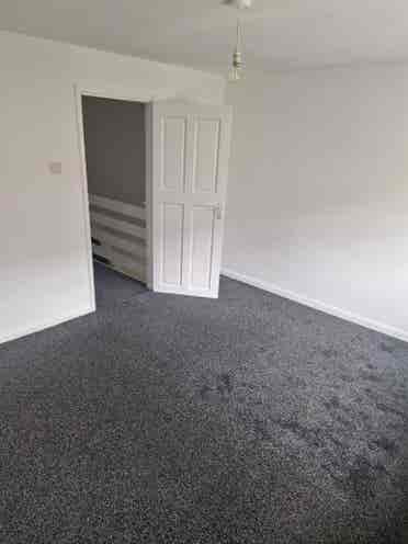 5 rooms to rent in Woking