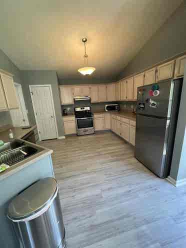 Looking for  female roommates i