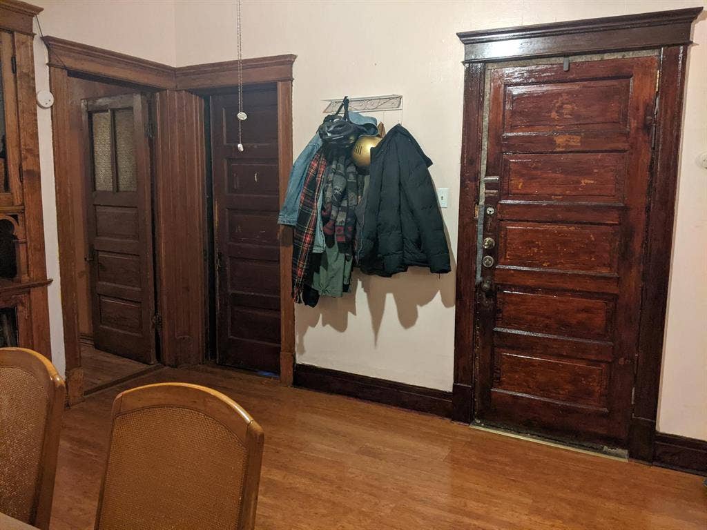 Pilsen for MALE roommate!