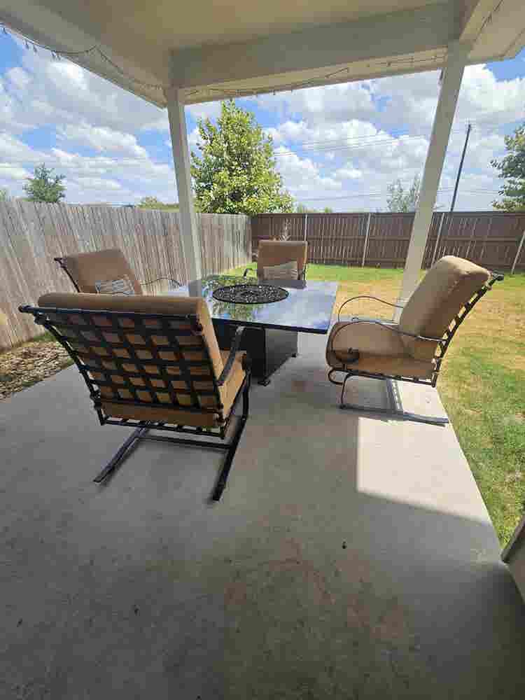 Room Available South Austin