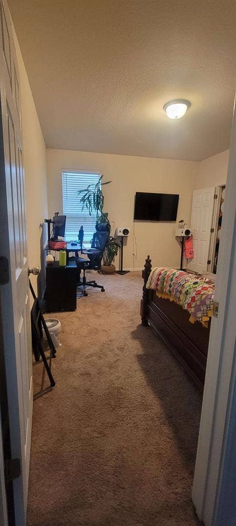 Room Available South Austin