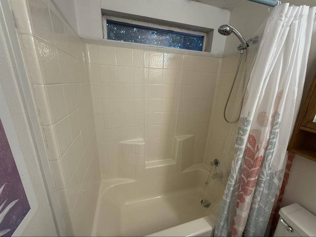 Clean Room for Rent In A Home.