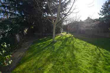 Flat with garden in Mitcham Park