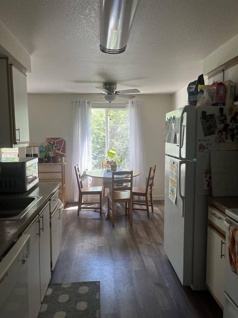 Room for rent in Newberg!