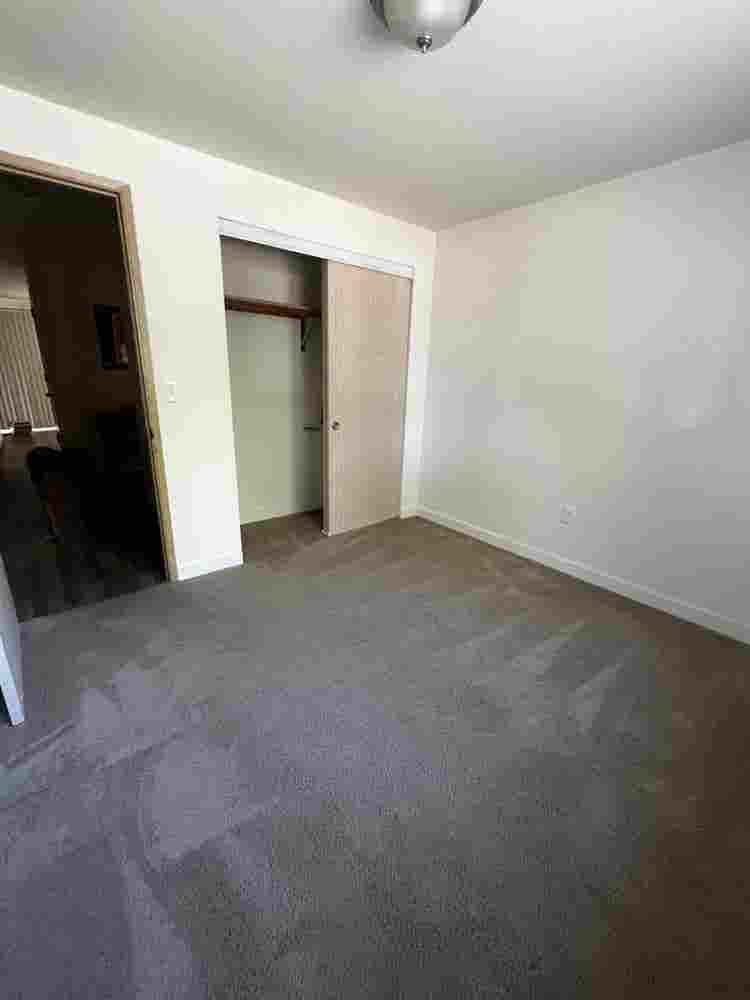 Room for rent in Newberg!