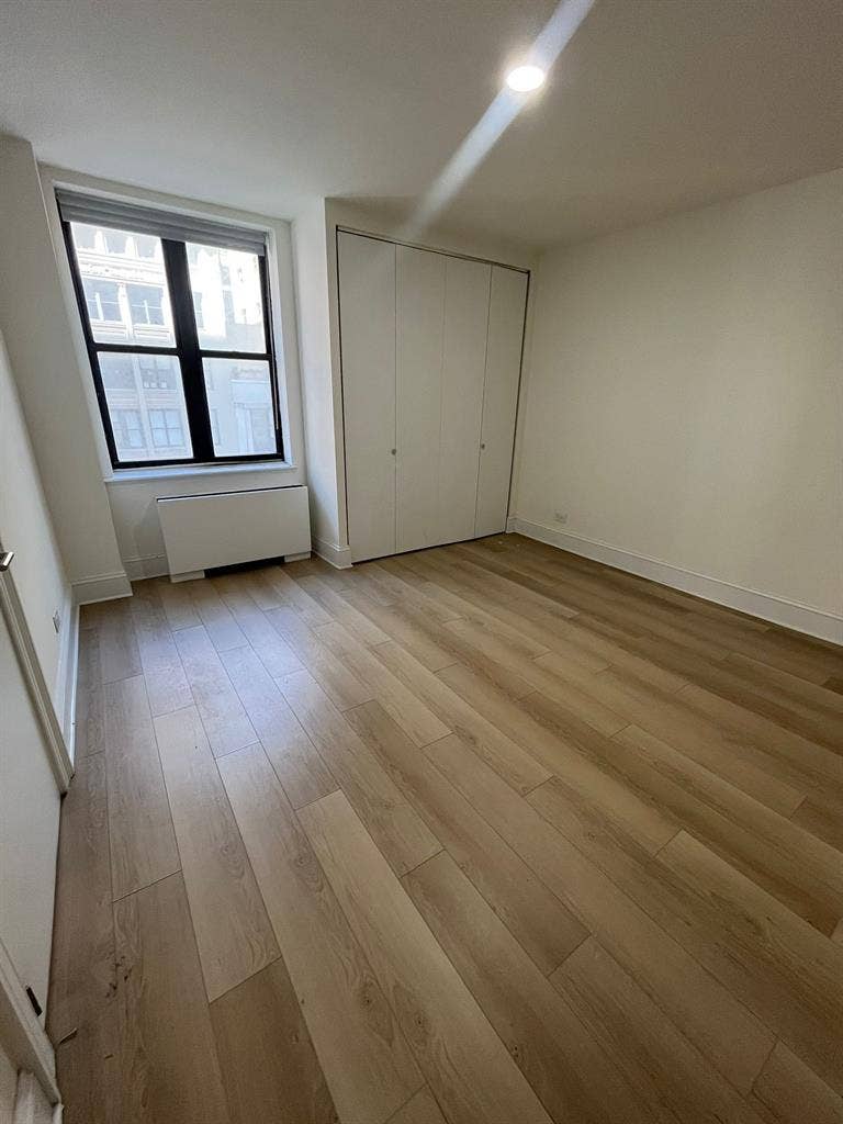 ✨ Spacious Room in Midtown South ✨