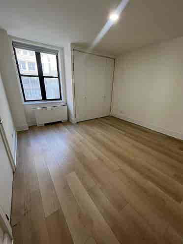 ✨ Spacious Room in Midtown South ✨