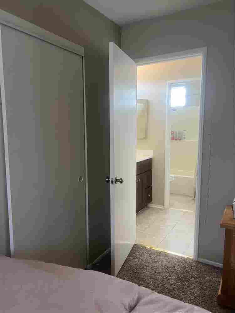 1 bedroom with private bathroom