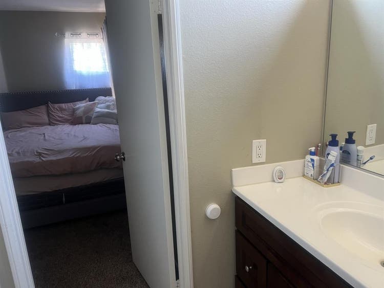 1 bedroom with private bathroom