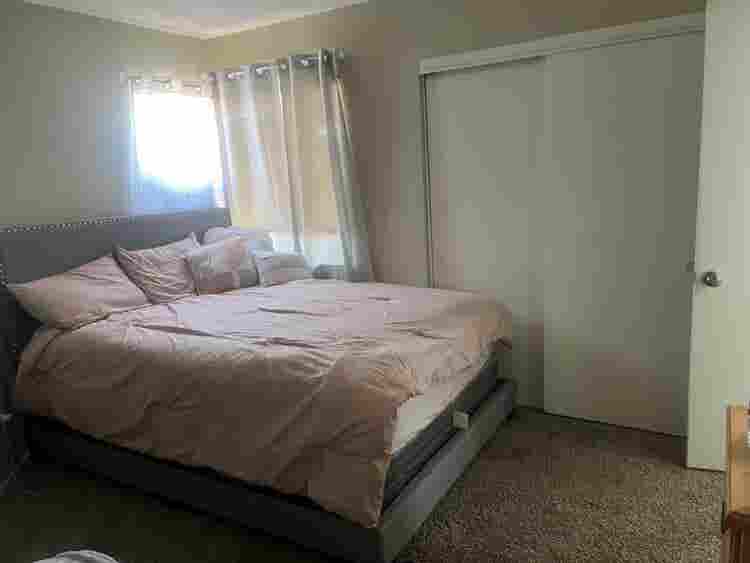 1 bedroom with private bathroom