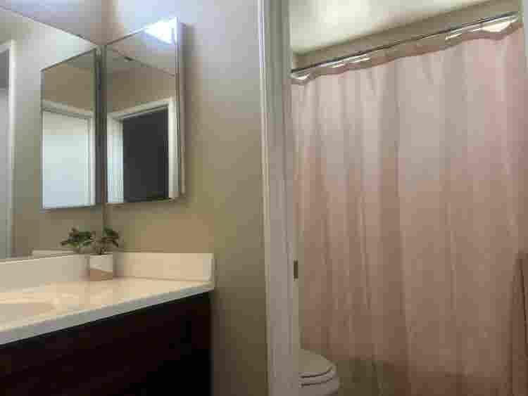 1 bedroom with private bathroom