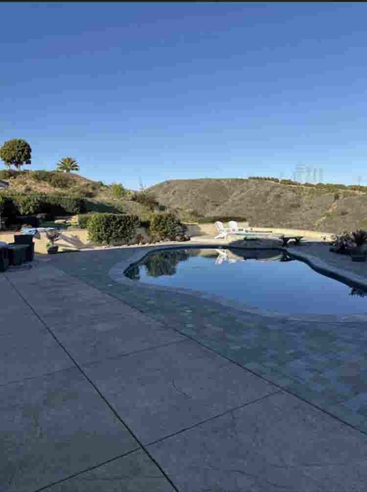 ROOM TO RENT IN QUEIT
 NEIGHBORHOOD