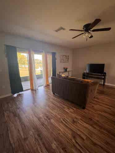 Room for Rent in Townhouse!
