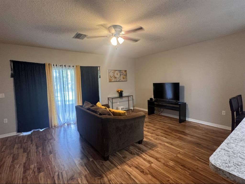 Room for Rent in Townhouse!