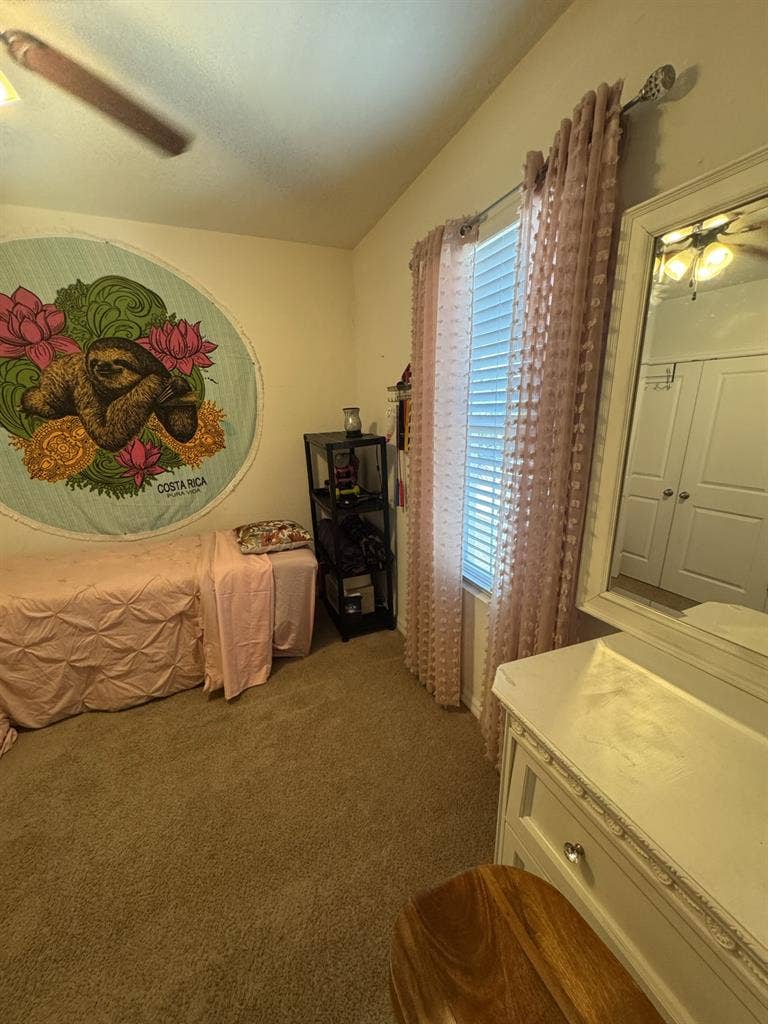 Room for Rent in Townhouse!