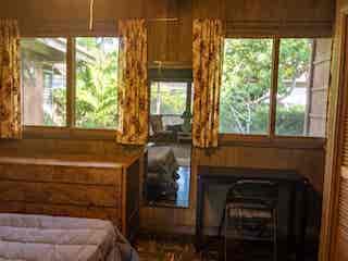 Breezy rm in 4 bdrm share for