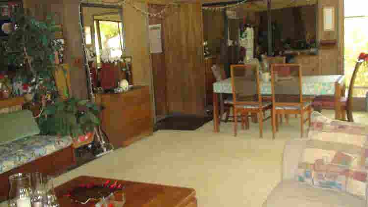 Breezy rm in 4 bdrm share for
