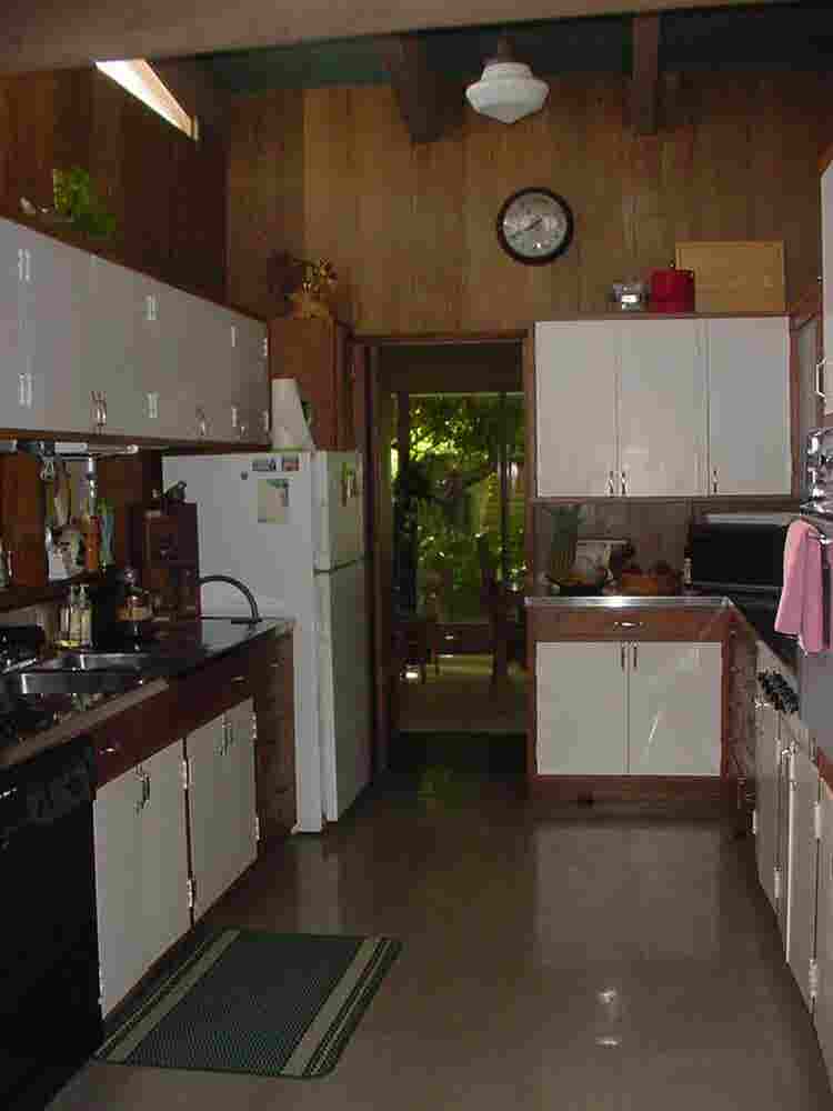 Breezy rm in 4 bdrm share for
