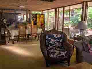 Breezy rm in 4 bdrm share for