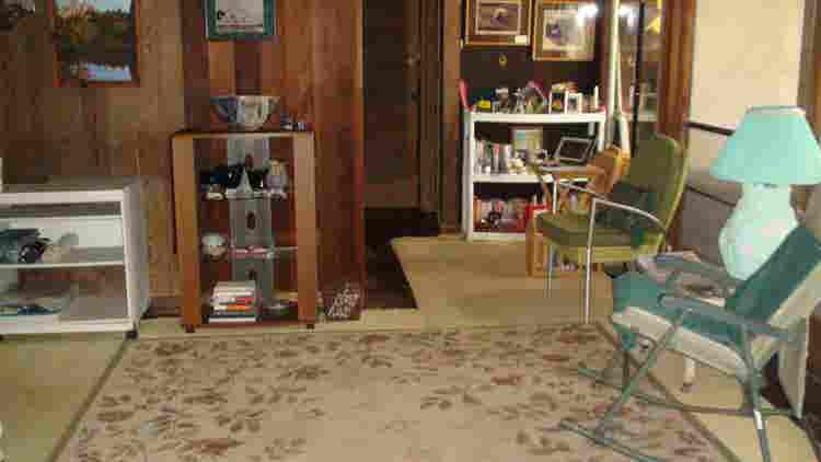 Breezy rm in 4 bdrm share for