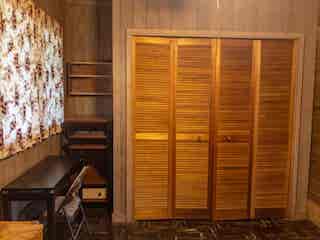 Breezy rm in 4 bdrm share for