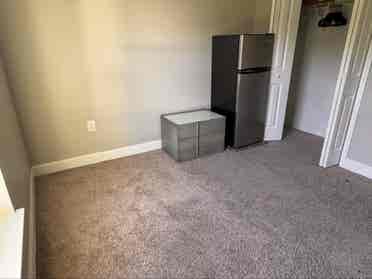 Looking for a Female Roomate