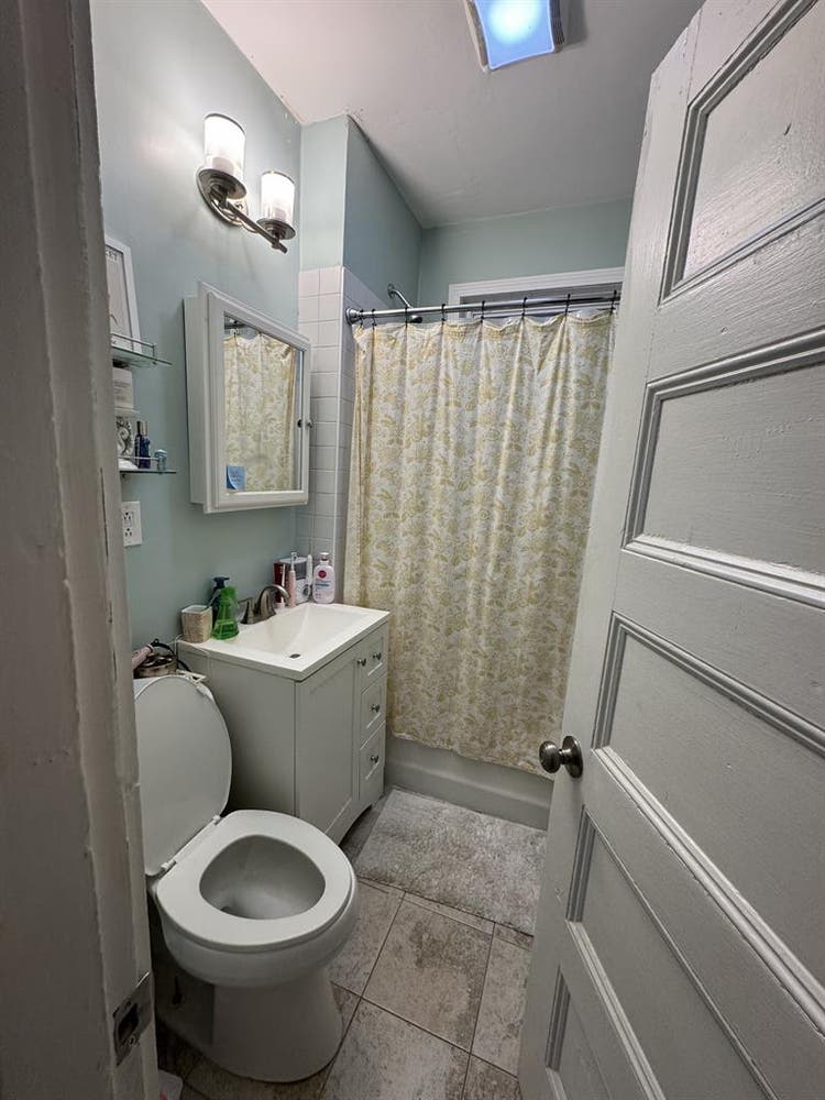 1 Large Bedroom w/ Shared Bathroom