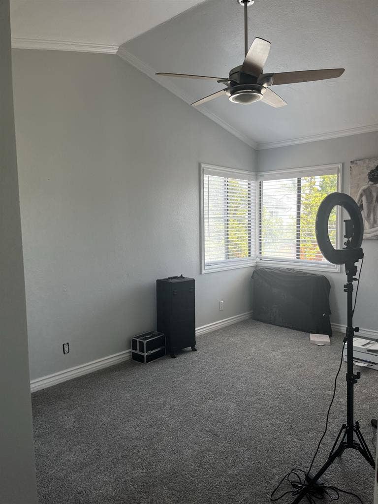 Room w/ private bathroom for rent