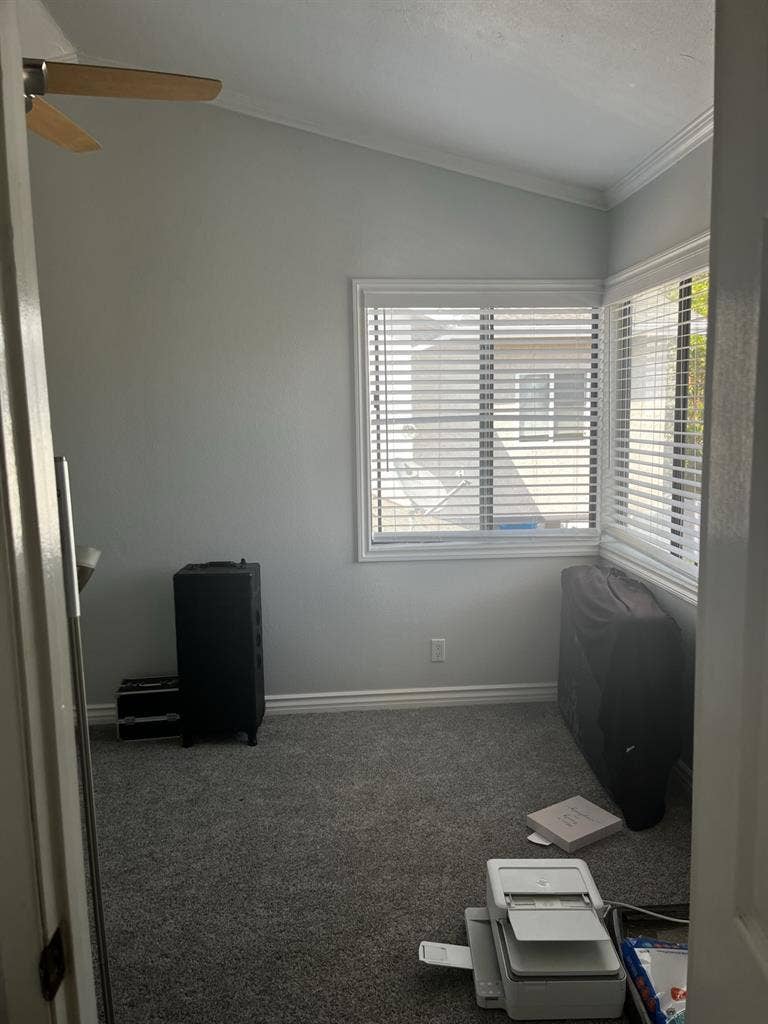 Room w/ private bathroom for rent