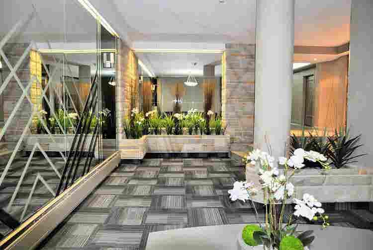 Spacious ½) Apartment